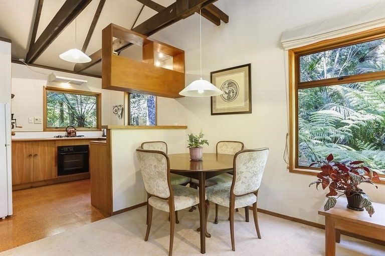 Photo of property in 138 Konini Road, Titirangi, Auckland, 0604