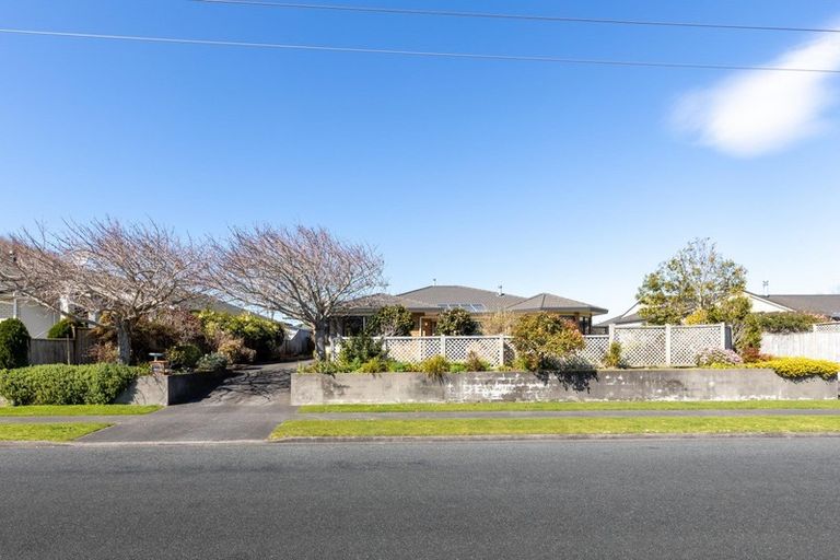 Photo of property in 5 Karina Road, Merrilands, New Plymouth, 4312