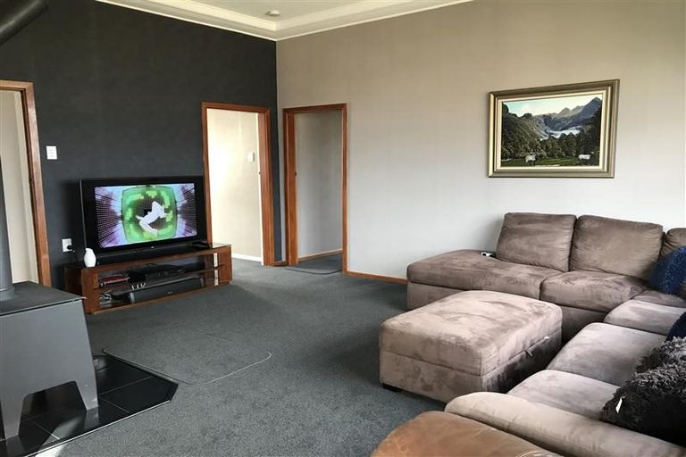 Photo of property in 1 Mcneil Street, Balclutha, 9230
