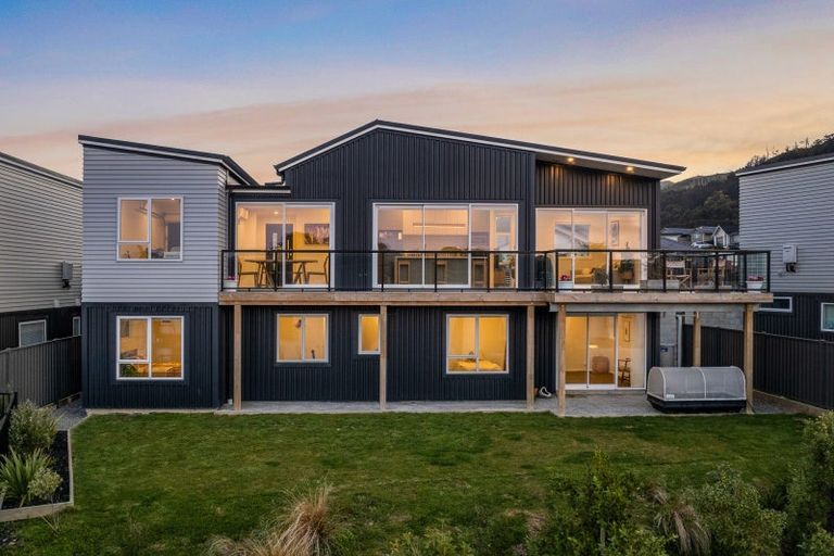 Photo of property in 32 Hokioi Drive, Kenepuru, Porirua, 5022