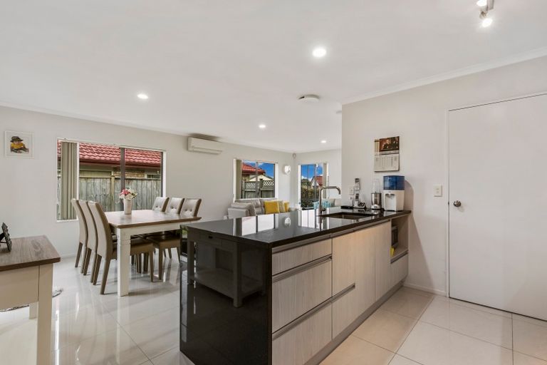 Photo of property in 10 Stellata Court, Randwick Park, Auckland, 2105