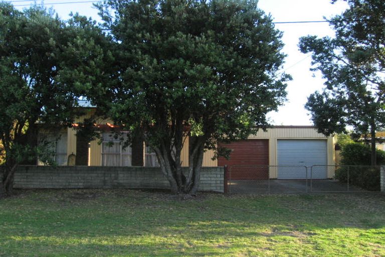 Photo of property in 10 Hemara Street, Waikanae Beach, Waikanae, 5036