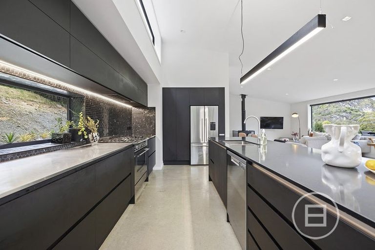 Photo of property in 18 Lookout Drive, Mount Creighton, Queenstown, 9371