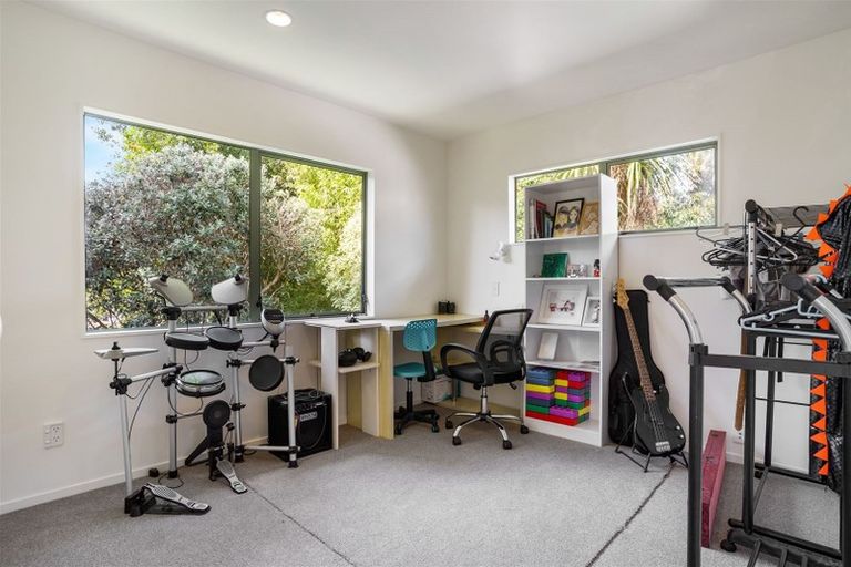 Photo of property in 2/23 Ludlow Terrace, Totara Vale, Auckland, 0627