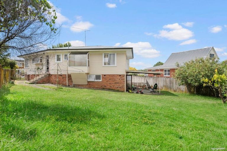Photo of property in 127 Reeves Road, Pakuranga Heights, Auckland, 2010