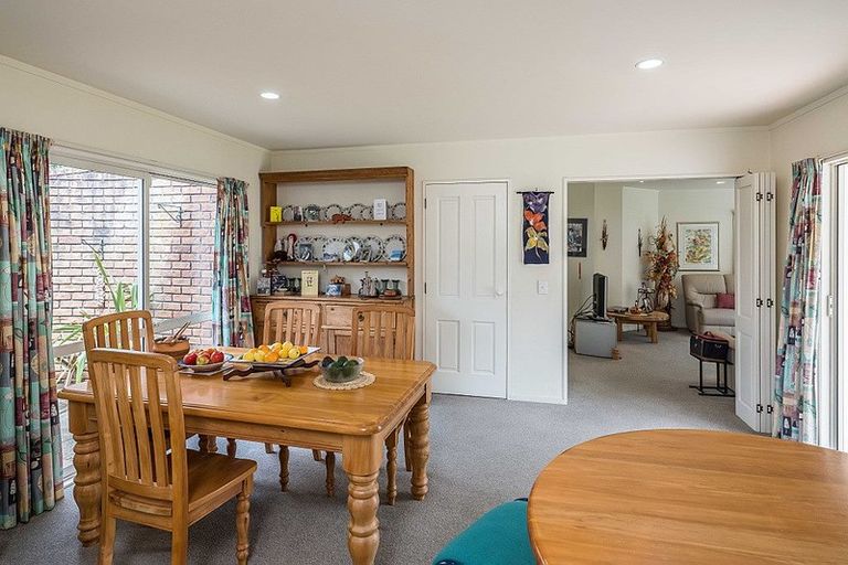 Photo of property in 165 Raumati Road, Raumati Beach, Paraparaumu, 5032