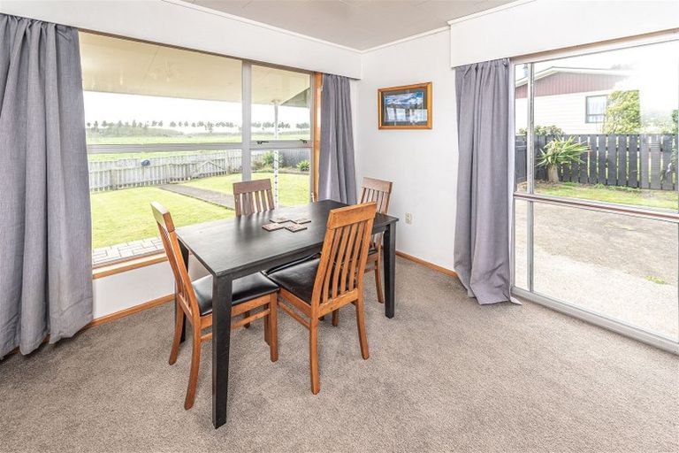 Photo of property in 16 Swinbourne Street, Waverley, 4510