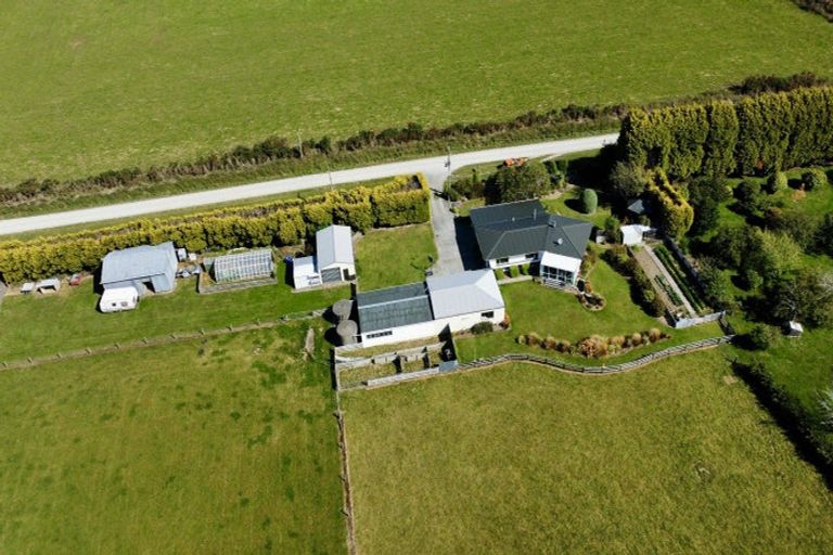 Photo of property in 177 Awarua School Road, Woodend, Invercargill, 9877