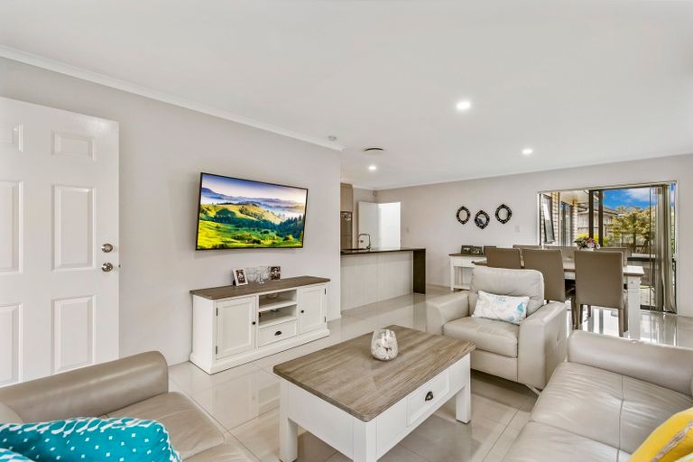 Photo of property in 10 Stellata Court, Randwick Park, Auckland, 2105