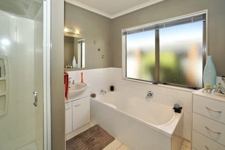 Photo of property in 56 Norm Freeman Drive, Te Puke, 3119