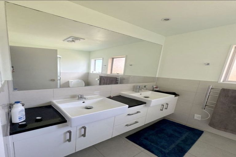 Photo of property in 2/7 Constance Place, Clover Park, Auckland, 2019