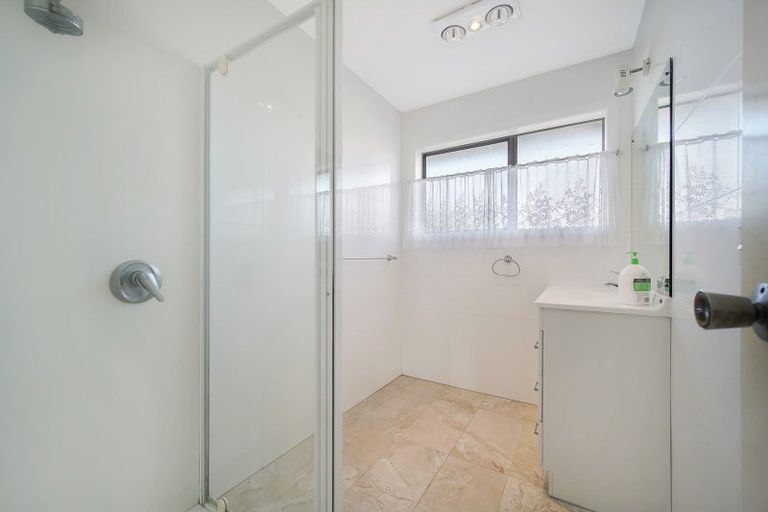 Photo of property in 1 Hedge Row, Sunnyhills, Auckland, 2010