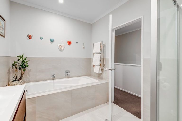 Photo of property in 11 Cambie Avenue, Red Beach, 0932