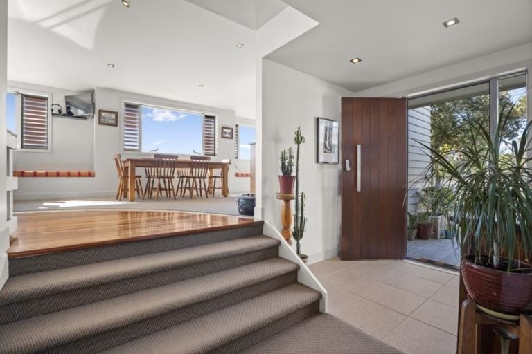Photo of property in 28 Rothesay Bay Road, Rothesay Bay, Auckland, 0630