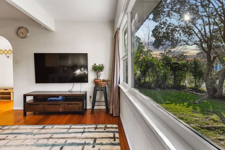 Photo of property in 77 Glen Marine Parade, Glendene, Auckland, 0602