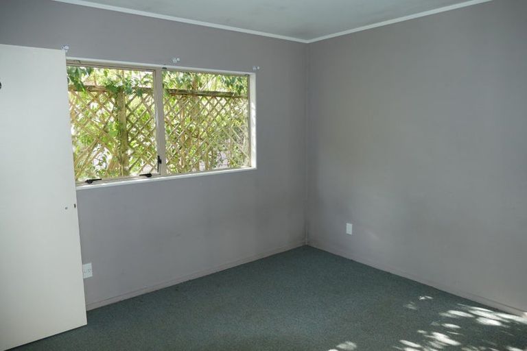 Photo of property in 40 Woodford Avenue, Henderson, Auckland, 0610