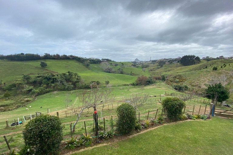 Photo of property in 30 Pararewa Drive, Whalers Gate, New Plymouth, 4310