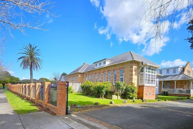 Photo of property in 25 Montilla Place, Manurewa, Auckland, 2102