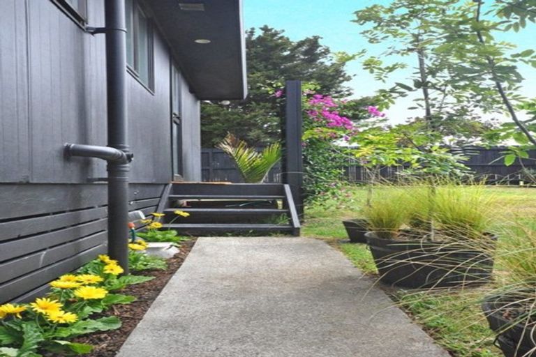 Photo of property in 1/79 Everglade Drive, Goodwood Heights, Auckland, 2105