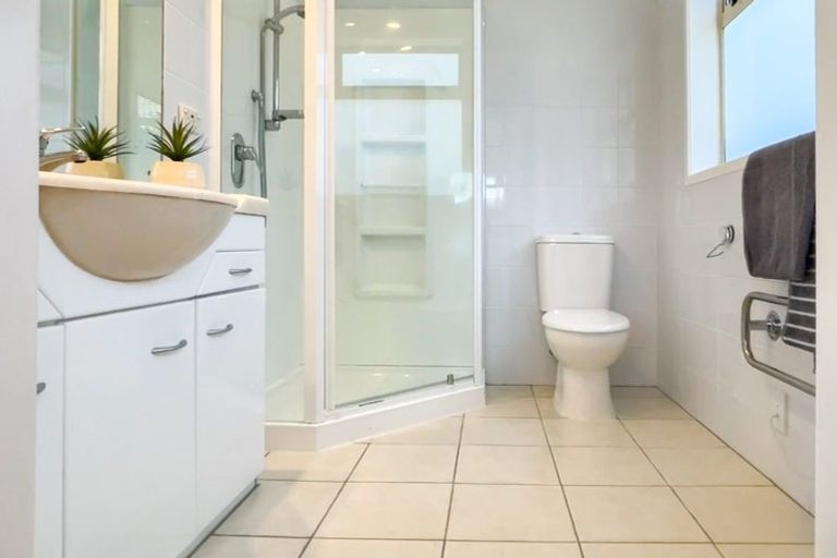 Photo of property in 25 Marina View Drive, West Harbour, Auckland, 0618