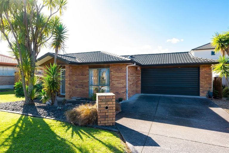 Photo of property in 8 Ryehill Close, New Lynn, Auckland, 0600