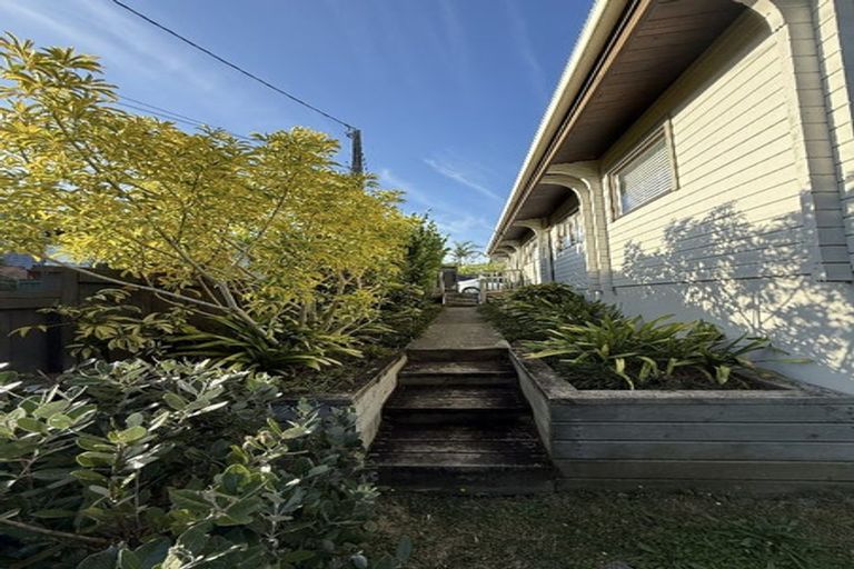 Photo of property in 2/46 Channel View Road, Campbells Bay, Auckland, 0630