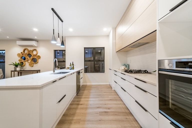 Photo of property in 4 Franheim Crescent, Orewa, 0931