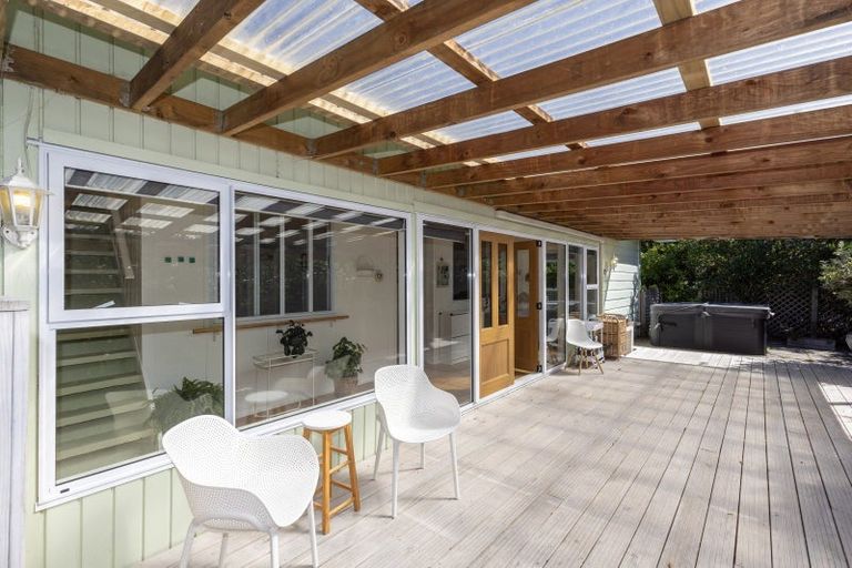 Photo of property in 11 Tiromoana Road, Raumati South, Paraparaumu, 5032