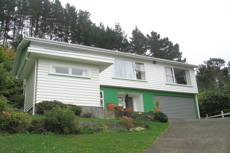 Photo of property in 50 Sunrise Boulevard, Tawa, Wellington, 5028