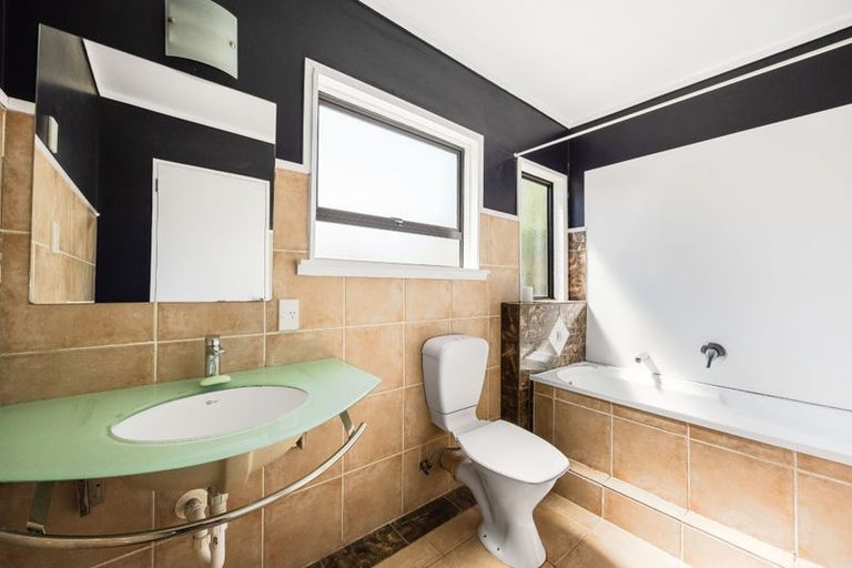 Photo of property in 25 Nui Mana Place, Te Atatu South, Auckland, 0610