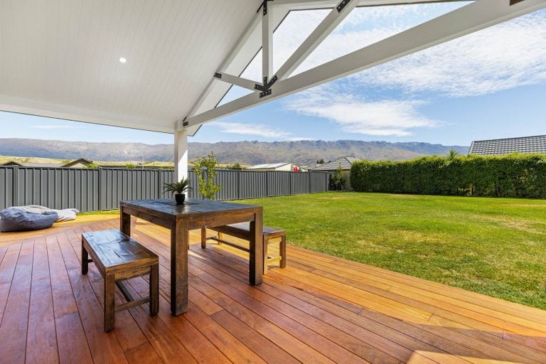 Photo of property in 3 De Bettencor Place, Mount Pisa, Cromwell, 9383