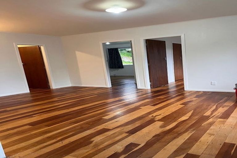 Photo of property in 147 Ruskin Road, Newlands, Wellington, 6037