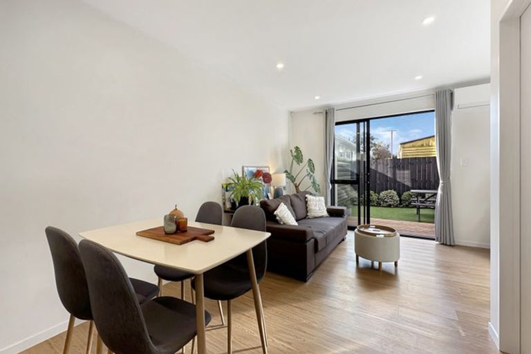 Photo of property in 4/17 Rewarewa Road, Te Atatu Peninsula, Auckland, 0610