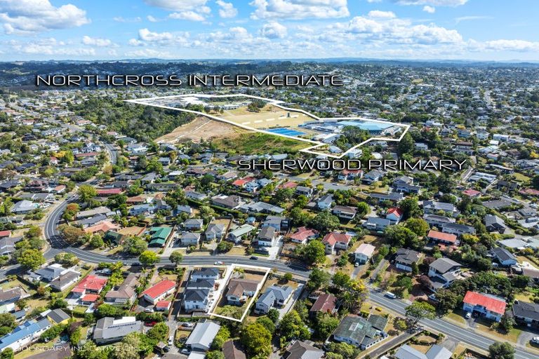 Photo of property in 38 John Downs Drive, Browns Bay, Auckland, 0630