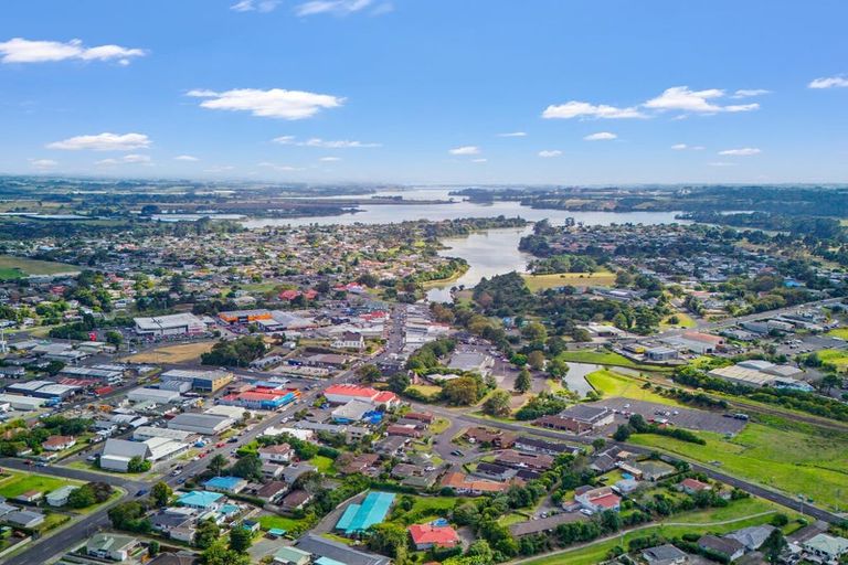 Photo of property in 2a Civic Place, Waiuku, 2123