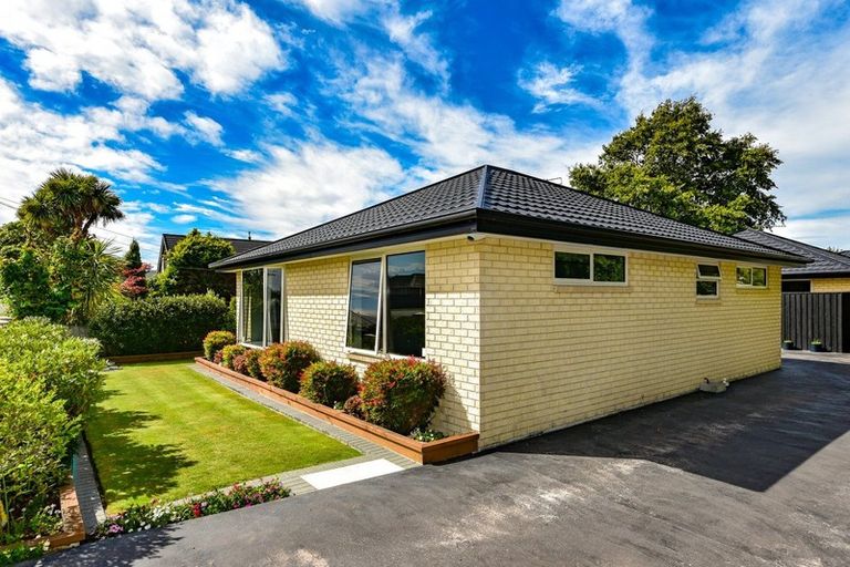 Photo of property in 1/220 Avonhead Road, Avonhead, Christchurch, 8042
