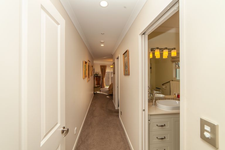 Photo of property in 15 Old Red Barn Road, Halswell, Christchurch, 8025