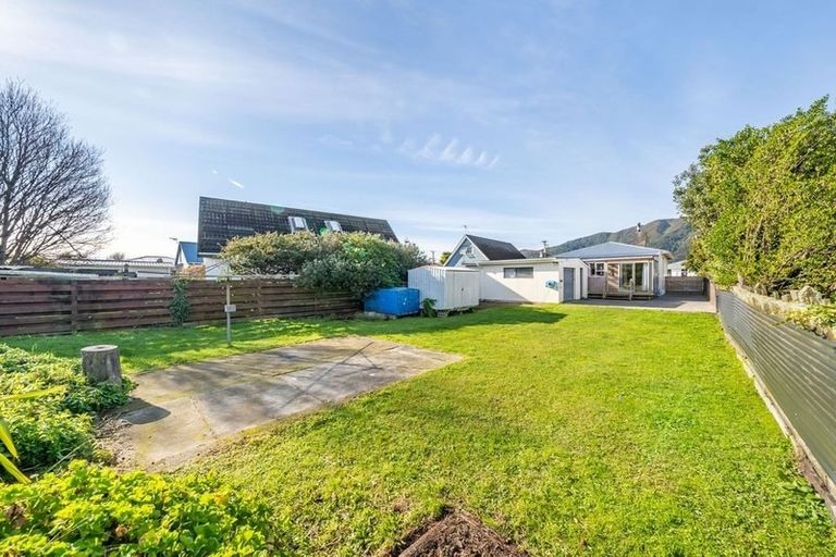 Photo of property in 25 Awamutu Grove, Waiwhetu, Lower Hutt, 5010