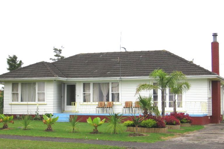 Photo of property in 6 Buscomb Avenue, Henderson, Auckland, 0610