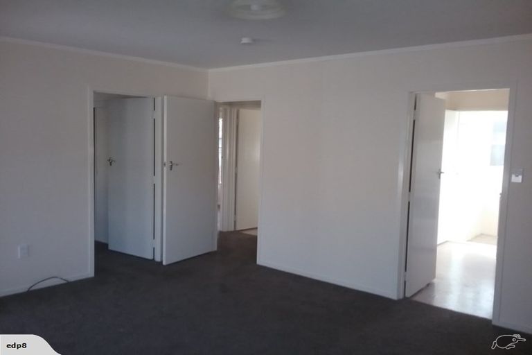 Photo of property in 2/16 Mannering Place, Hillcrest, Auckland, 0627