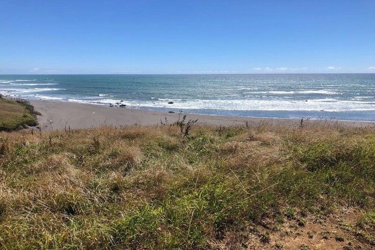 Photo of property in 2 Washer Road, Omata, New Plymouth, 4374