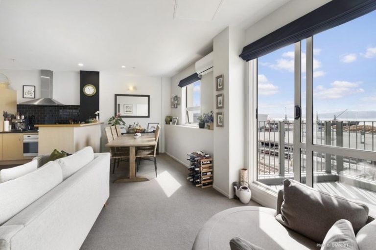 Photo of property in Stadium Garden Flats, 411/107 Thorndon Quay, Pipitea, Wellington, 6011