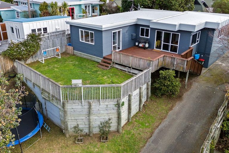 Photo of property in 33 Margaret Road, Raumati Beach, Paraparaumu, 5032