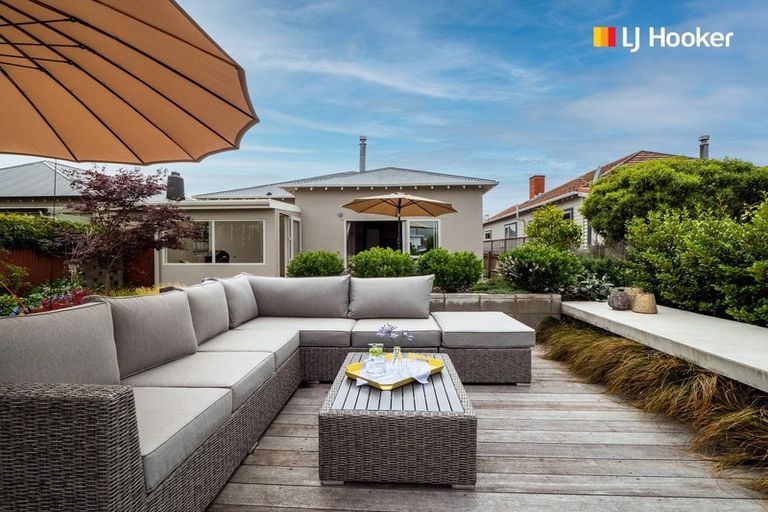 Photo of property in 16 West Avenue, Saint Clair, Dunedin, 9012