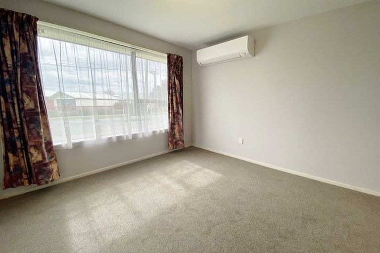 Photo of property in 1/14 Momorangi Crescent, Redwood, Christchurch, 8051