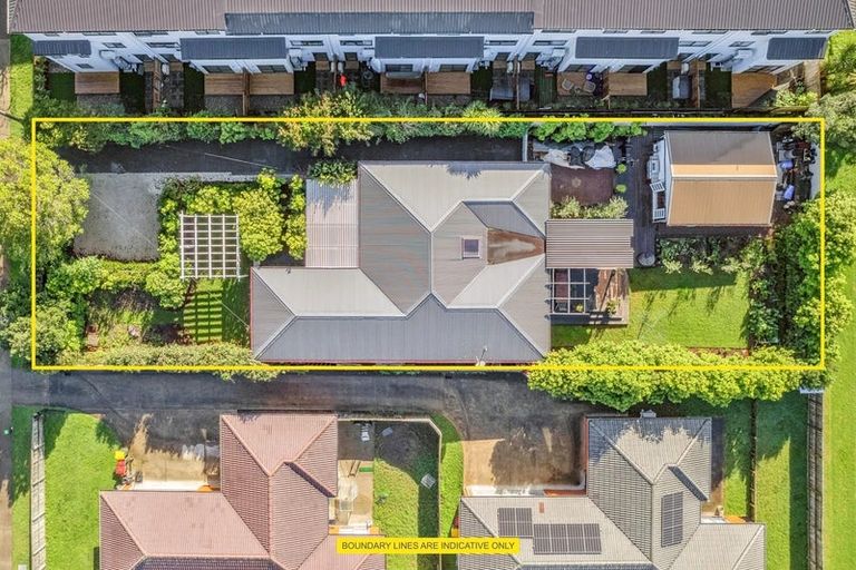 Photo of property in 15 Kingdale Road, Henderson, Auckland, 0610