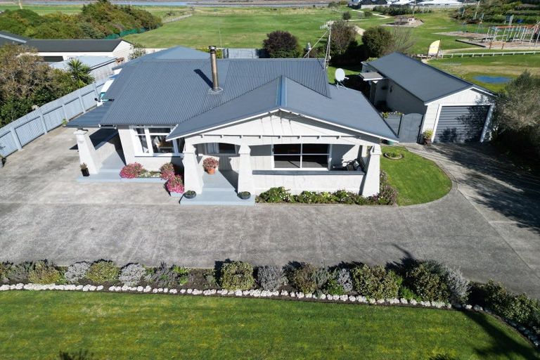Photo of property in 46 Seabury Avenue, Foxton Beach, Foxton, 4815