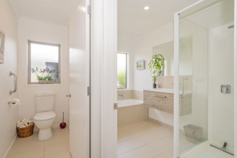 Photo of property in 20 Roseberry Place, Whitianga, 3510