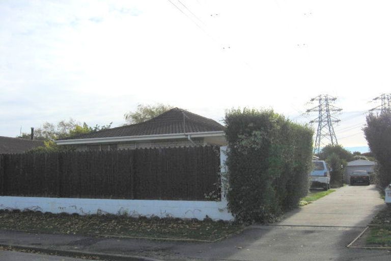 Photo of property in 2/13 Takaro Avenue, Sockburn, Christchurch, 8042