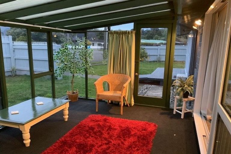 Photo of property in 1 Alexander Road, Waikanae, 5036